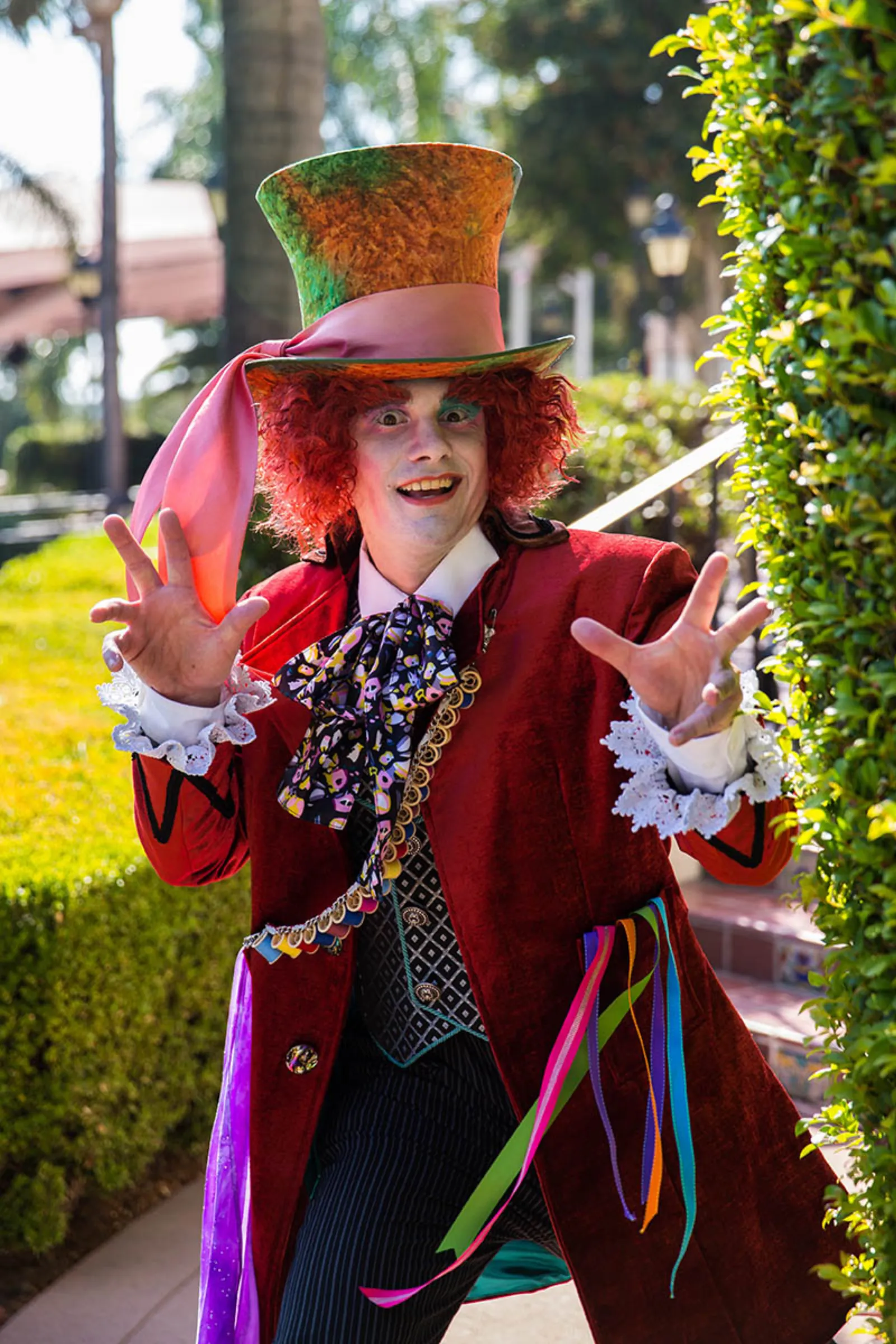 Mad Scientist – Looking Glass party character in Columbus